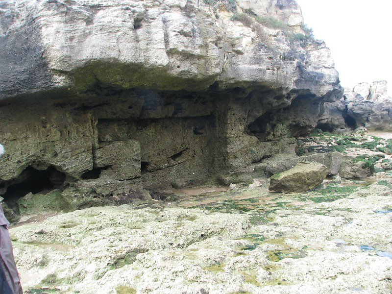 vestiges de prélèvement de rochers (renforcement des protections du phare de Cordouan ?