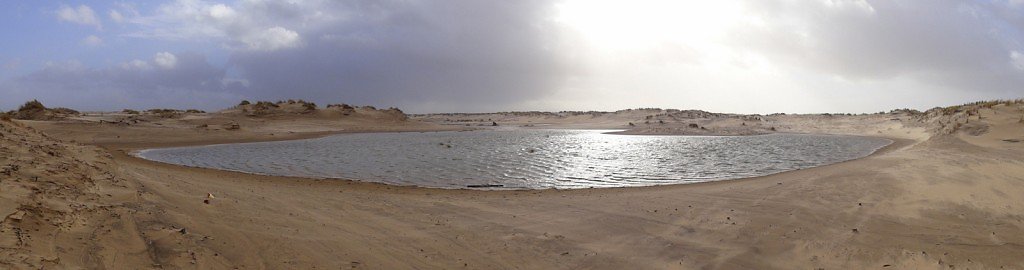 Une mini lagune derrière le cordon dunaire